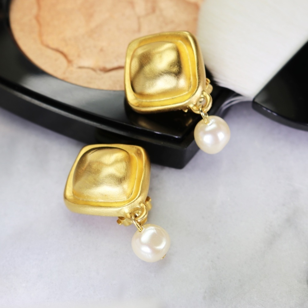 ⚜️ Vintage Givenchy Gold Pearl Drop Earrings ⚜️ - Picture 7 of 15